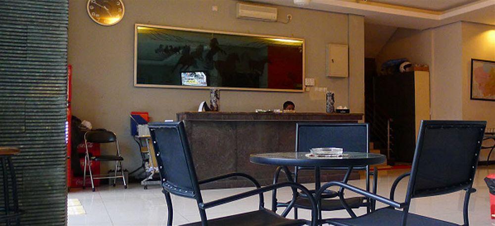 Family Guest House Surabaya Exterior photo