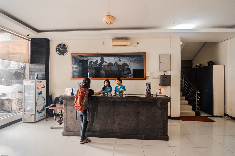 Family Guest House Surabaya Exterior photo