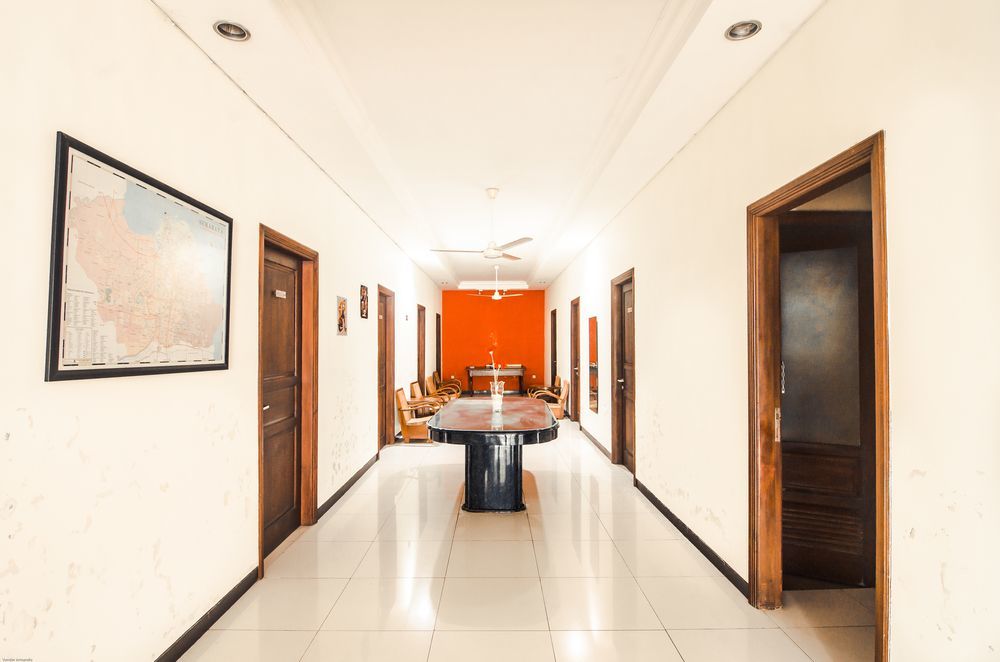 Family Guest House Surabaya Exterior photo