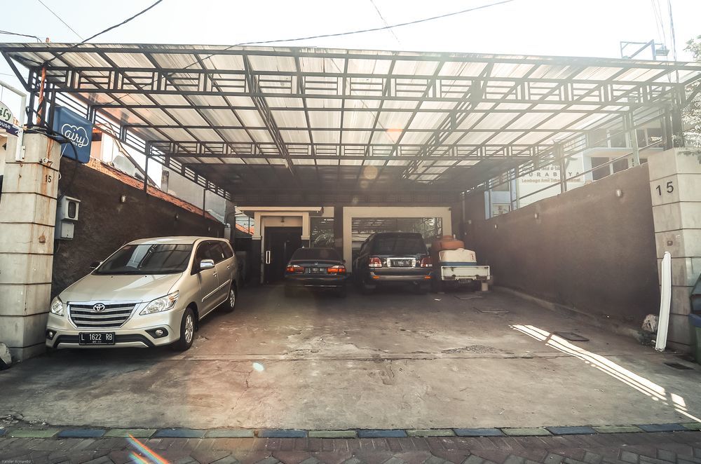 Family Guest House Surabaya Exterior photo