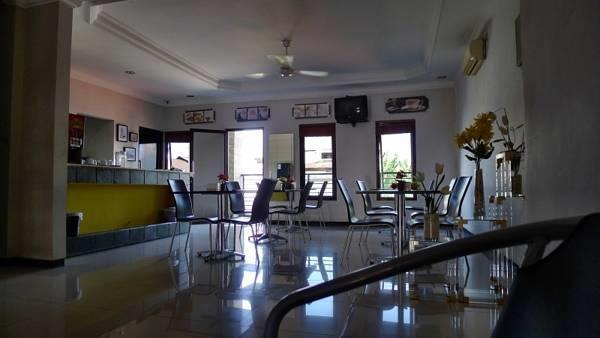 Family Guest House Surabaya Exterior photo