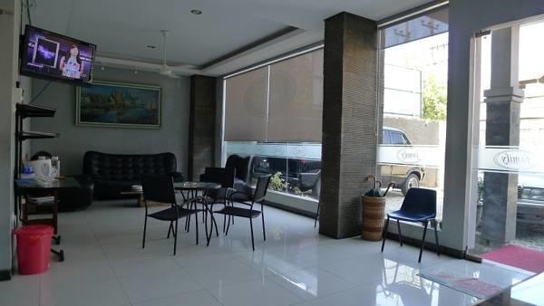 Family Guest House Surabaya Exterior photo